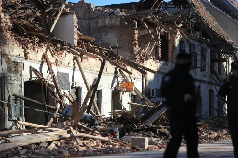 Novi zemljotresi noćas u Petrinji, dio stanovništva noć proveo vani