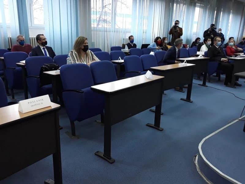 Prazne skupštine klupe u BKC-u