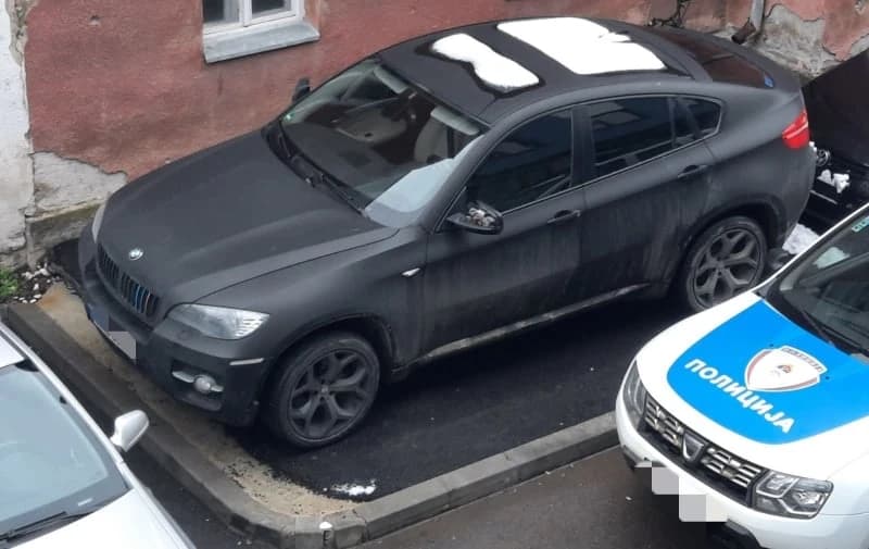 Zbog neplaćenih kazni i neurednih papira policija mu oduzela "BMW X6"