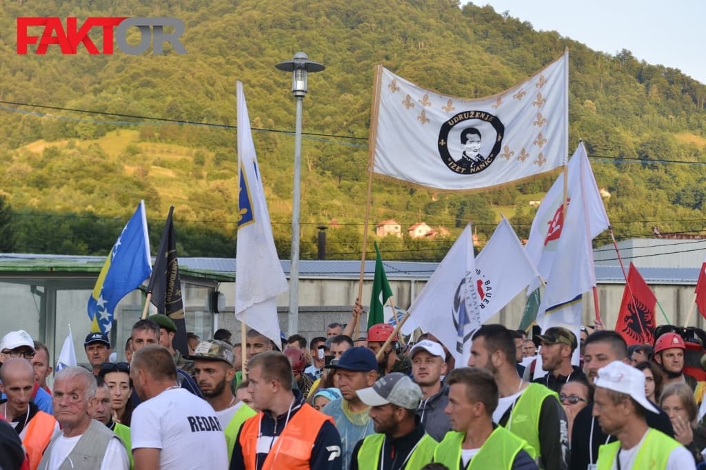 Marš mira dolazak učesnikau Potočare