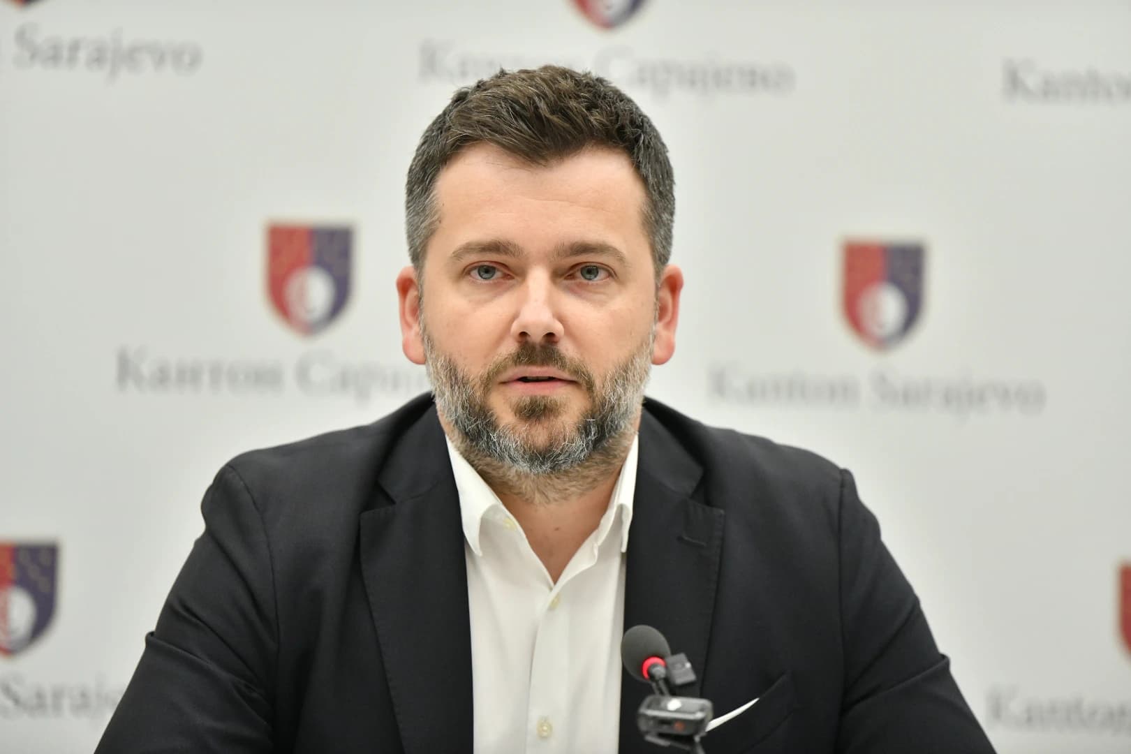 Zuhrić isprozivao Trojku, pa dobio odgovor