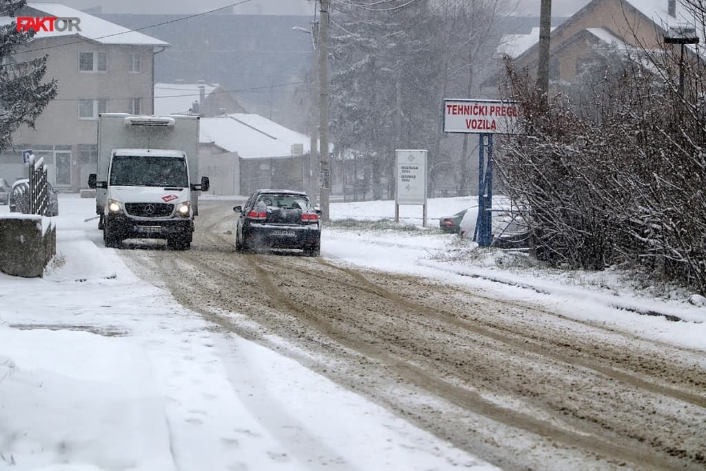 snijeg-grad-ulice-saraajevo-24032020-MZ (1).jpg