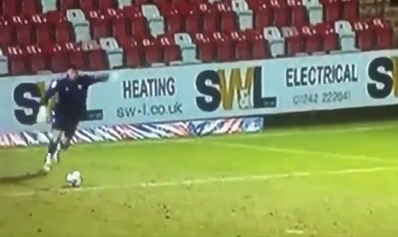 Nevjerovatan pogodak golmana Newporta, je li ugrožen rekord Asmira Begovića?