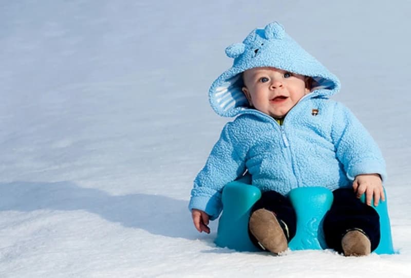 Beba na snijegu 