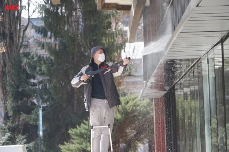 Lockdown u Sarajevu: Prazne ulice u centru grada, ugostiteljski objekti zatvoreni, naredba se poštuje
