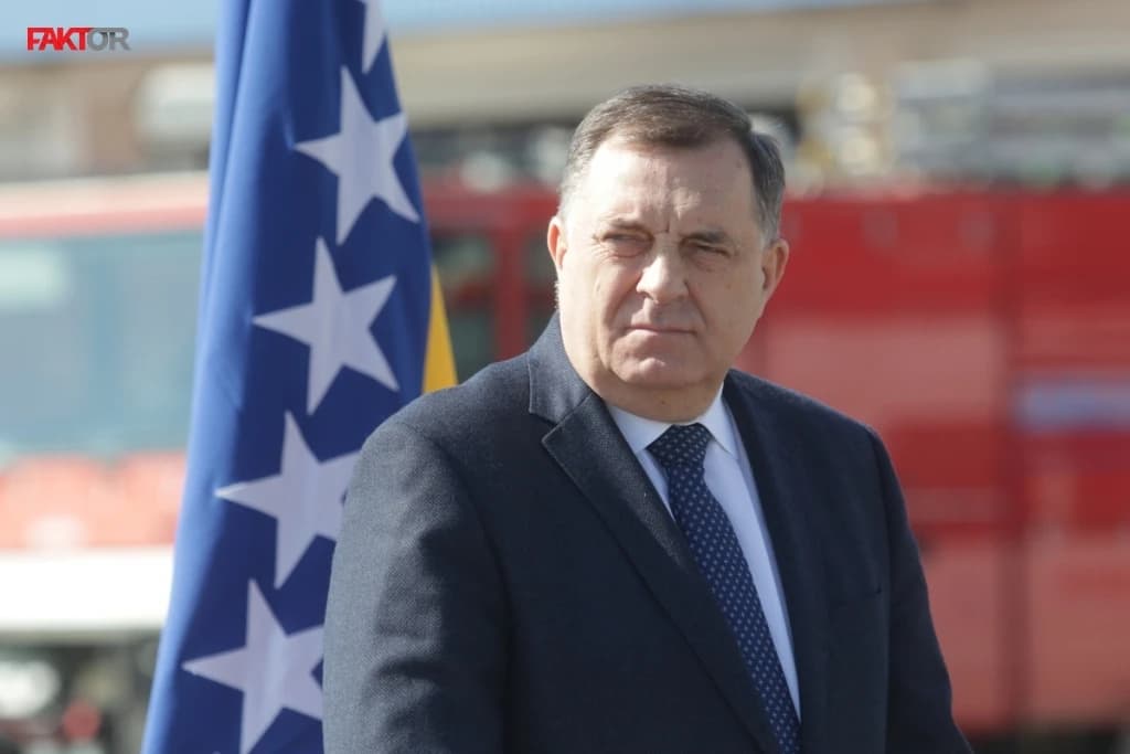 Krunić: Dok građani svakodnevno ostaju bez posla, Dodik i u Sarajevo ide avionom