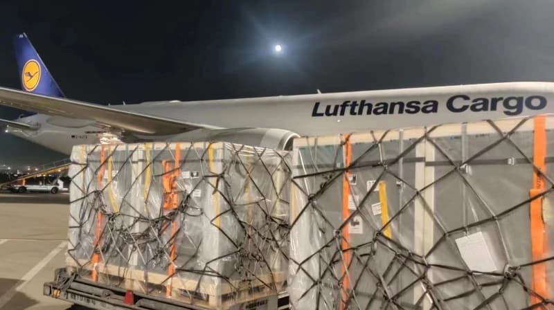 Poletio avion iz Kine s 80.000 vakcina za Republiku Srpsku