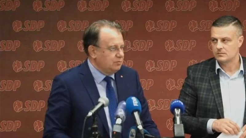Nermin Nikšić i Vojin Mijatović na press konferenciji