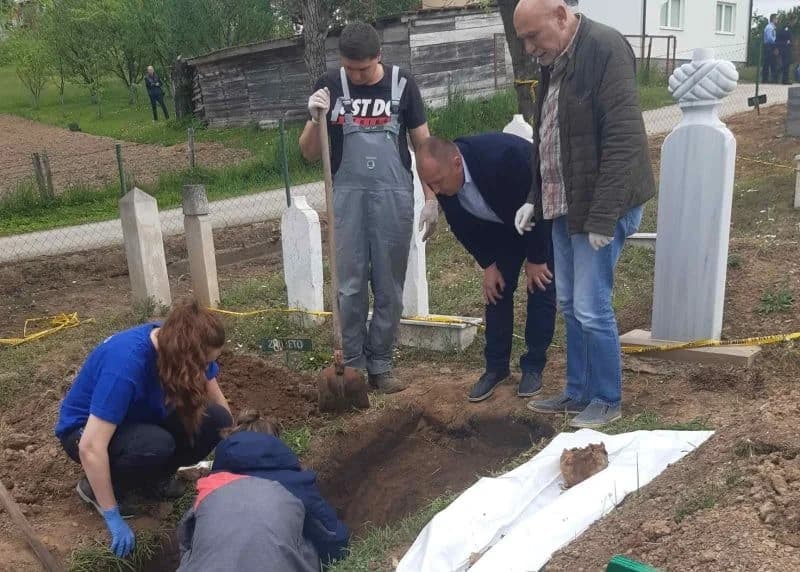 Završena ekshumacija u Doboju: Kopajući mezar pronašli skelet, žrtva bila vezana kablom