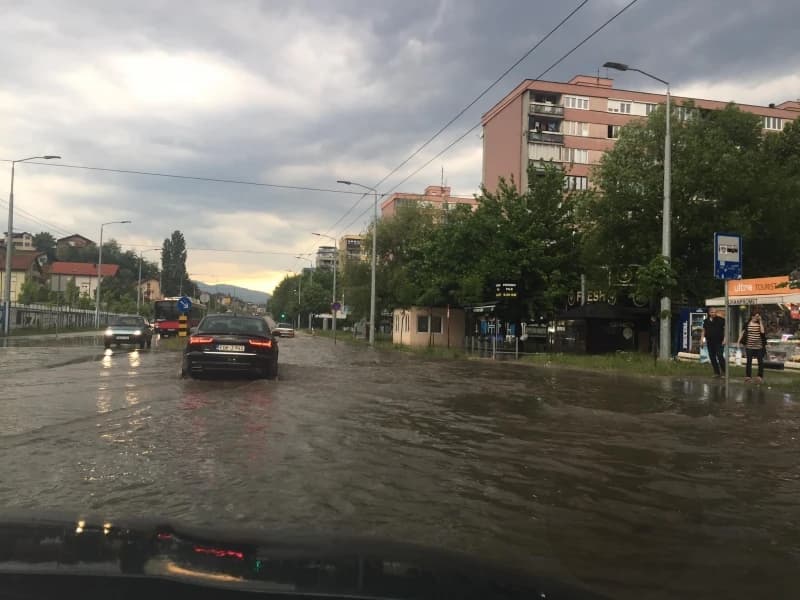 Poplavljena cesta, Grbavica 