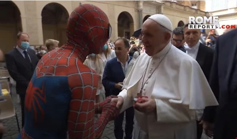 "Spiderman" sa papom Franjom