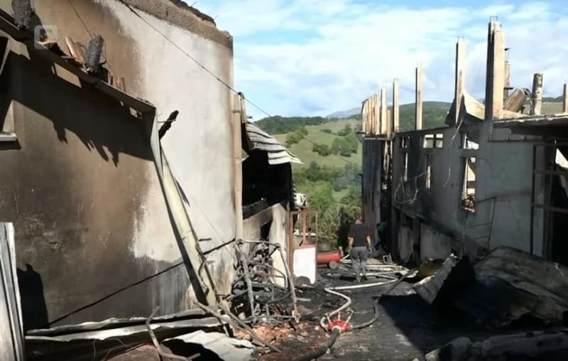 Nakon požara ostali bez posla i krova nad glavom