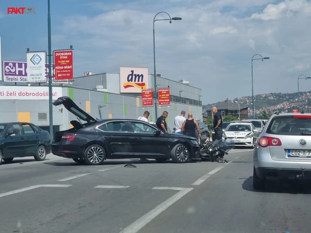 Sudar auta i motocikla na Stupu, jedna osoba povrijeđena
