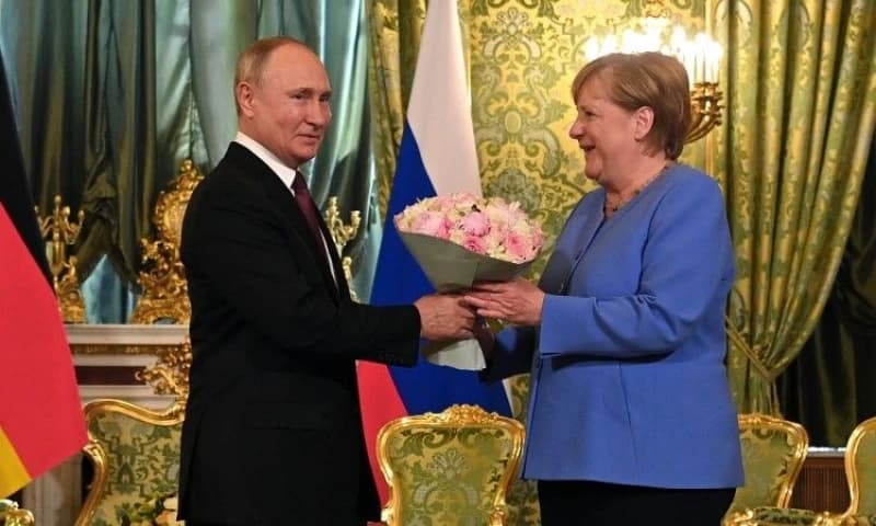 Vladimir Putin i Angela Merkel