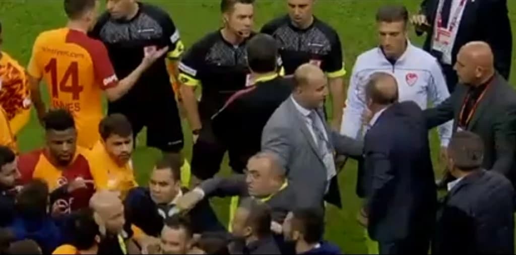 Nemile scene na derbiju Galatasaray - Fenerbahče