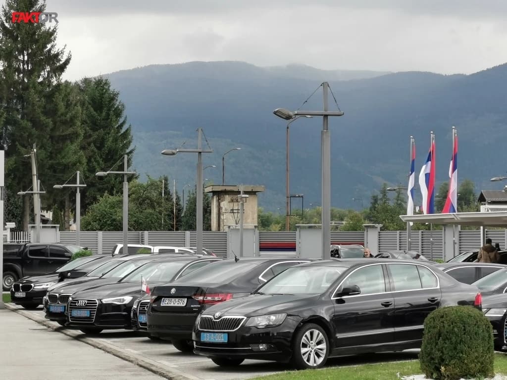 U Istočnom Sarajevu ambasadori sa zvaničnicima RS-a, Britanci ponudili Dodiku poseban sastanak