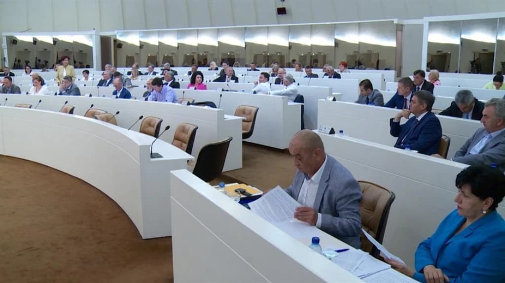Donesena odluka o načinu obračuna plaća zastupnika i delegata