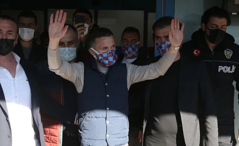 Navijači Trabzonspora pripredili spektakularan doček Edinu Višći