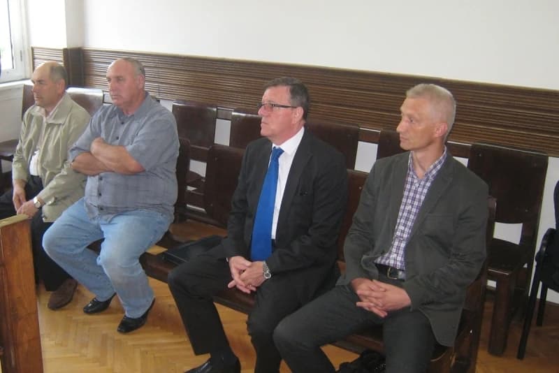 Besim Duraković (drugi s desna) i ostali na suđenju