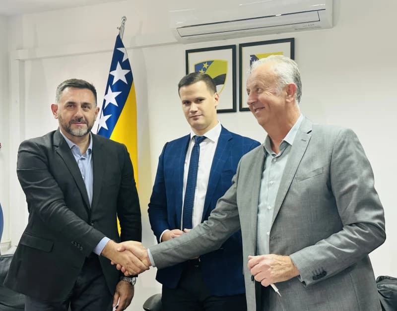 Edin Ramić i Mirsad Muhamedbegović potpisali sporazum za izgradnju puteva u Gradačcu