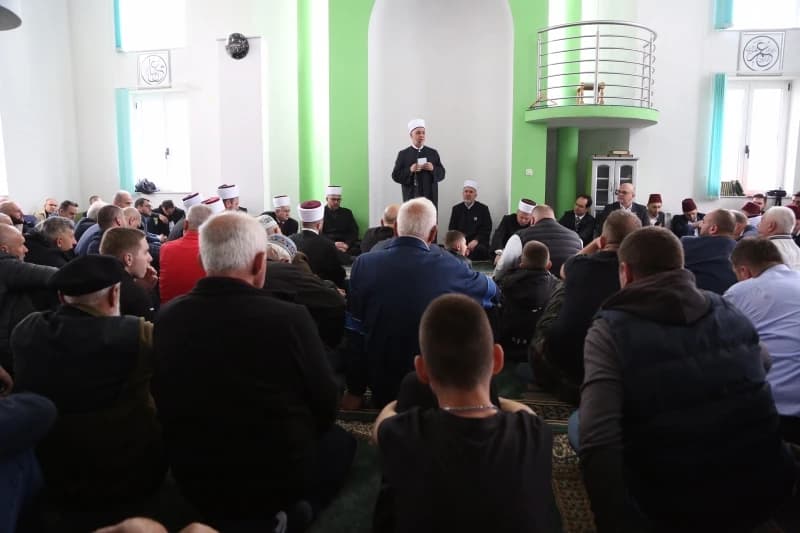 Reis Kavazović u džamiji u Ahmićima