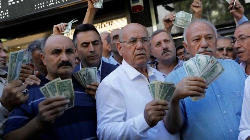 Građani Turske mijenjali dolare za lire