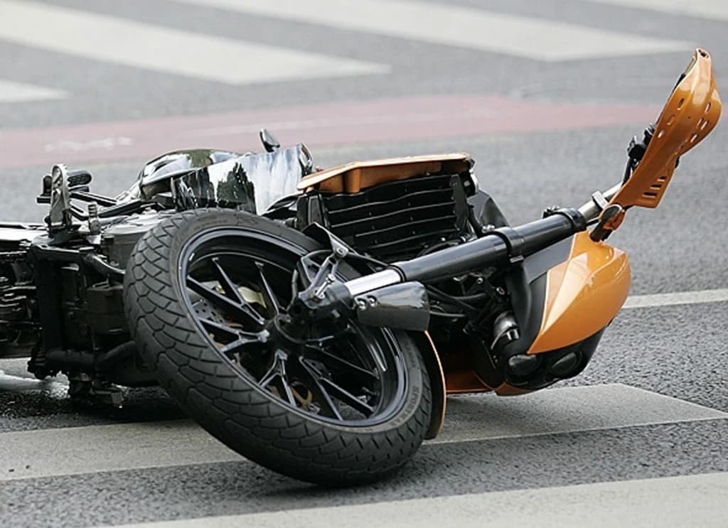 Motorista zbog teških povreda prebačen u fočansku bolnicu
