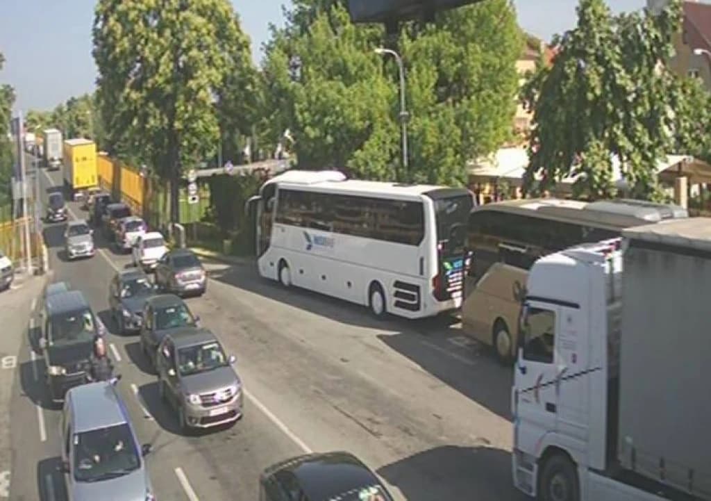 Pojačan promet na izlazu iz BiH na GP Izačić i Hum