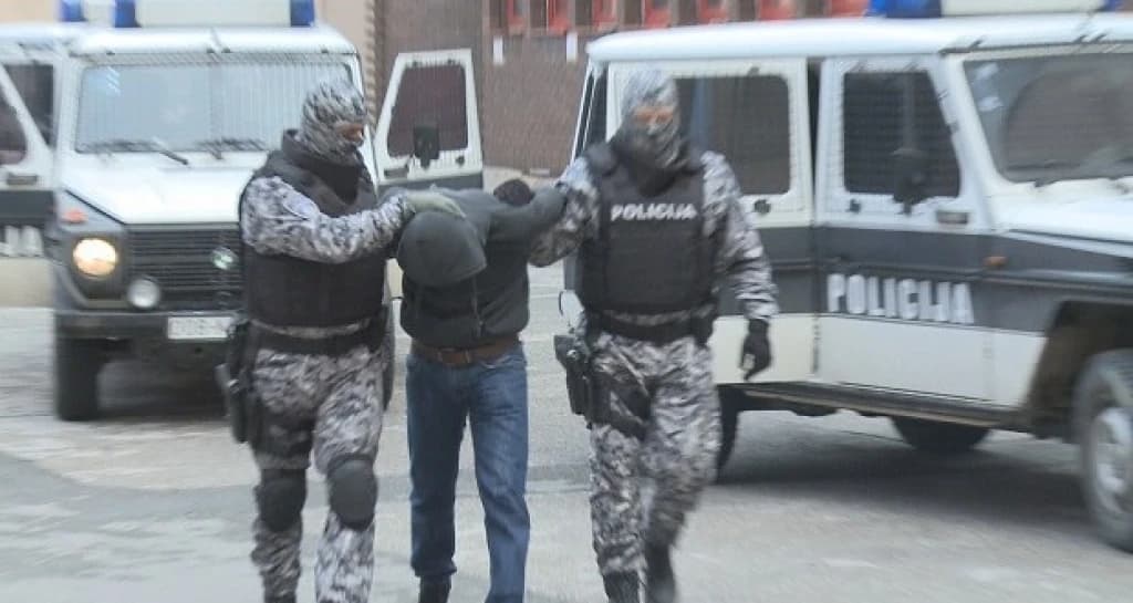 Pretresi u Tuzli: Slijede hapšenja osumnjičenih za organizirani kriminal, ucjene i trgovinu drogom