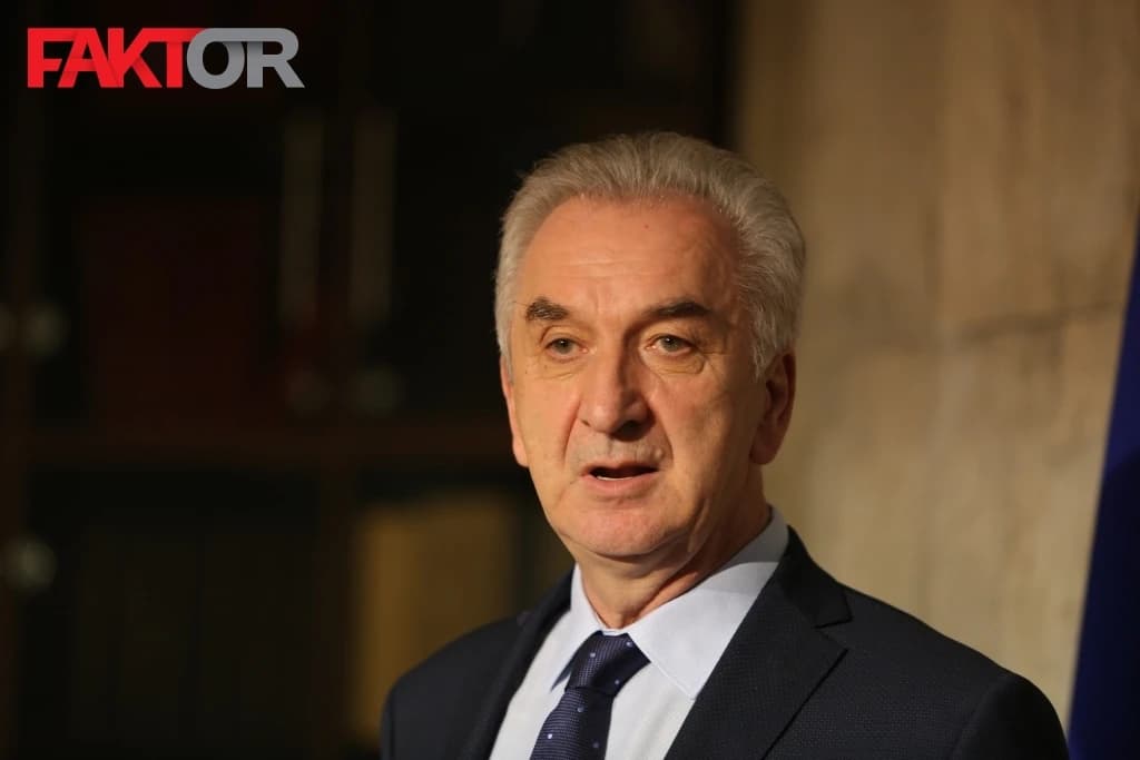 Šarović: Usvojen je lažni dokument, Dodik manipuliše javnošću