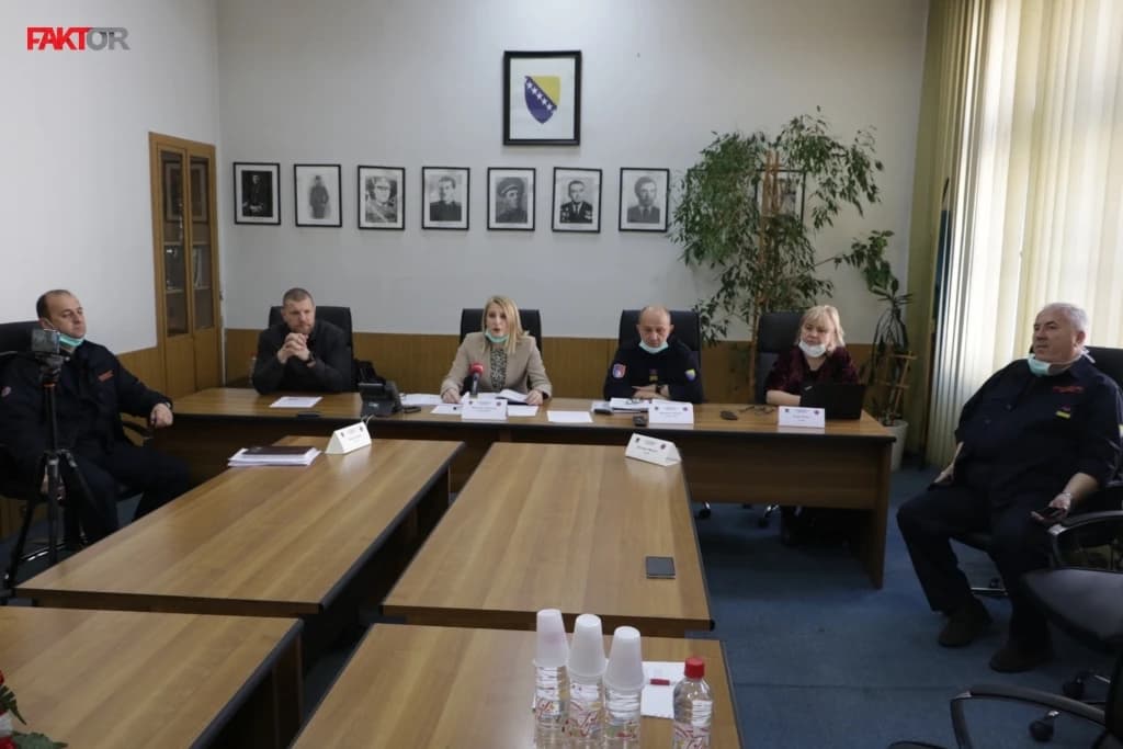 Narod se opustio, ali se i Krizni štab raspustio: Niko ništa ne zna o zaraženoj medicinskoj sestri i policajcu u KS