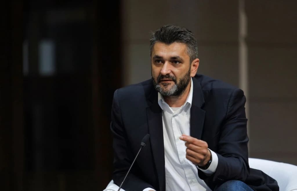 Suljagić: Nisam našao nijedan dokument koji indicira da je Đukanović bio umiješan u Srebrenicu