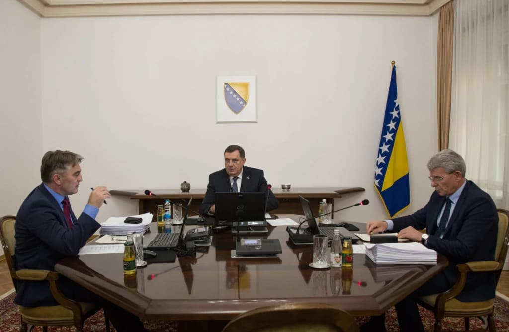 Komšić: Zbog Dodika Predsjedništvo BiH zatrpano neobrađenim materijalima