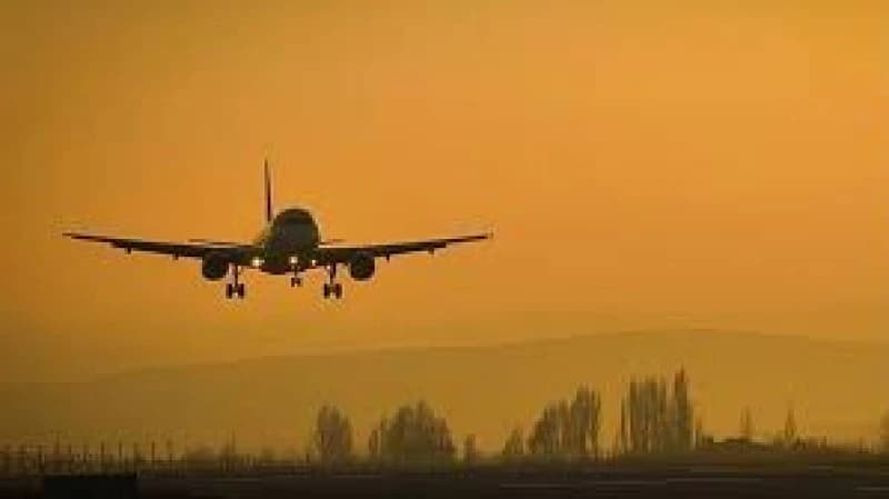 Avion vraćen zbog Italijanke koja je odbila da nosi masku, žestoko je kažnjena