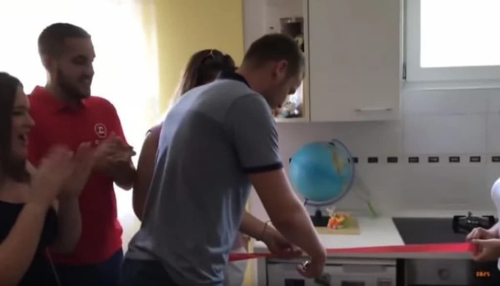Skupštinski zastupnik Draško Stanivuković svečano otvorio frižider