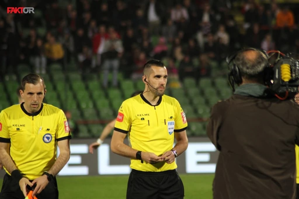 Gigović sudi derbi Borac - Sarajevo, Sivac na Grbavici, Peljti derbi začelja