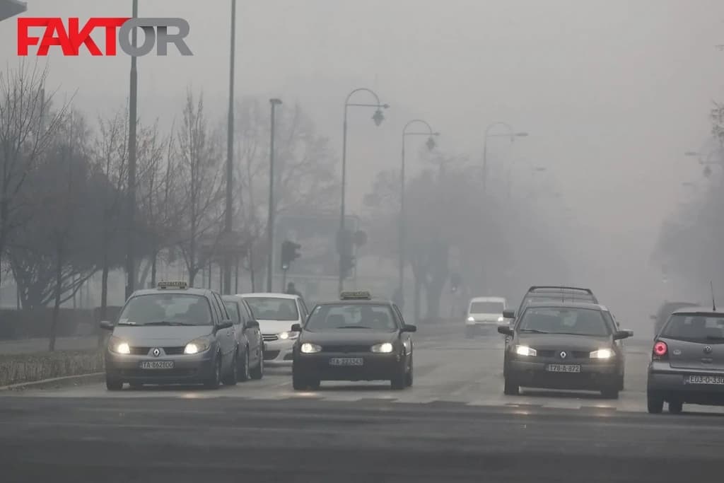 Zbog magle koja smanjuje vidljivost nužna oprezna vožnja
