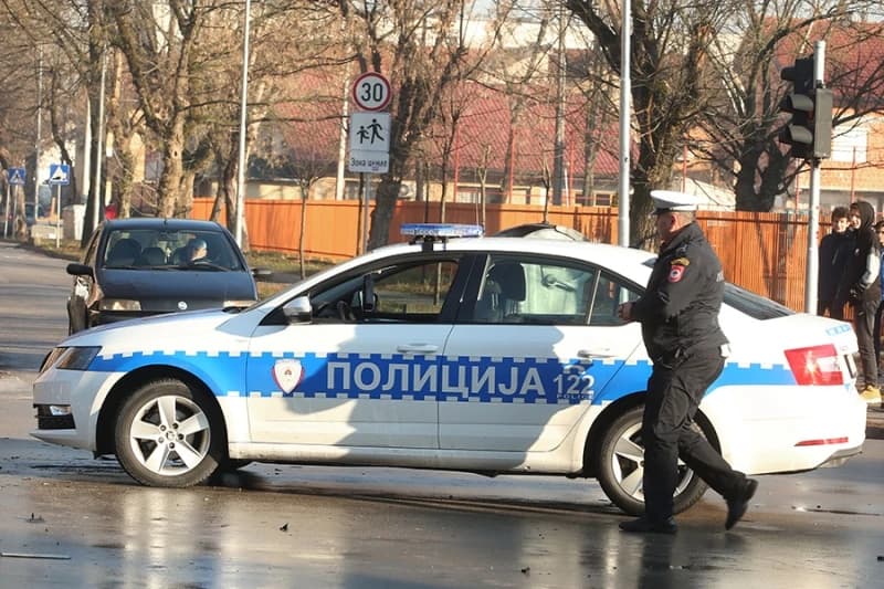 Prijedorska policija kaznila vozača zbog istaknute zastave sa ljiljanima na automobilu