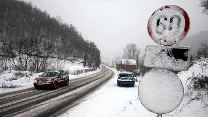 U pojedinim dijelovima Bosne i Hercegovine usporen saobraćaj zbog snijega