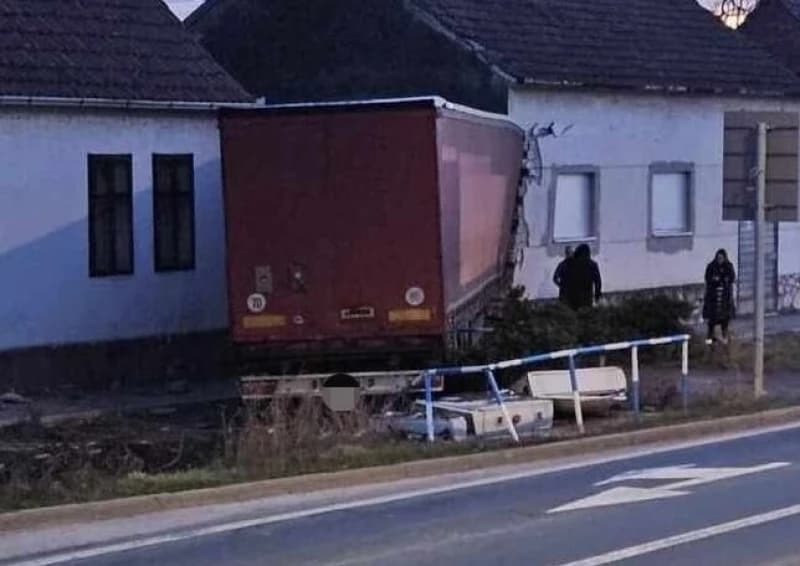 Kamion uletio u kuću u Vinkovcima