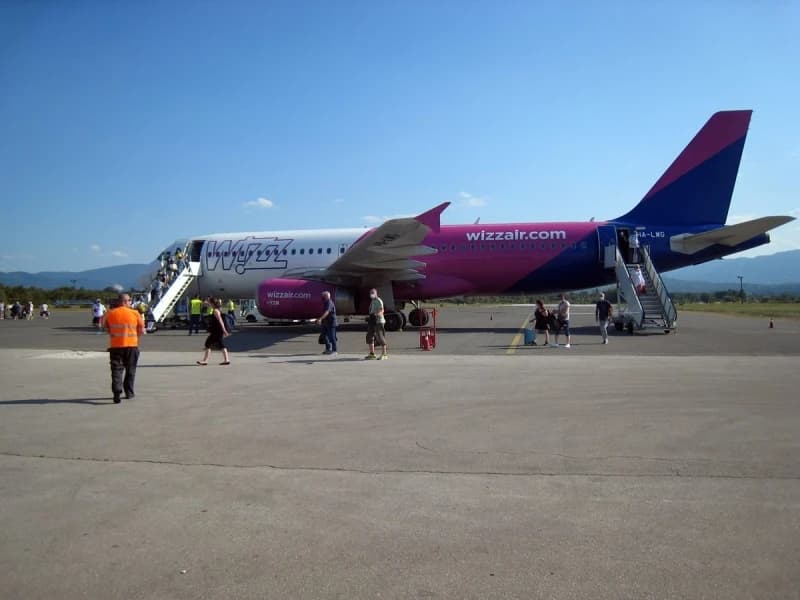 Avion Wizz Aira u Tuzli