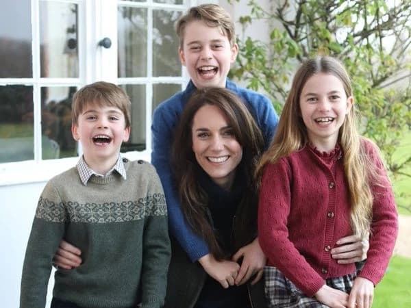 Kate Middleton sa djecom