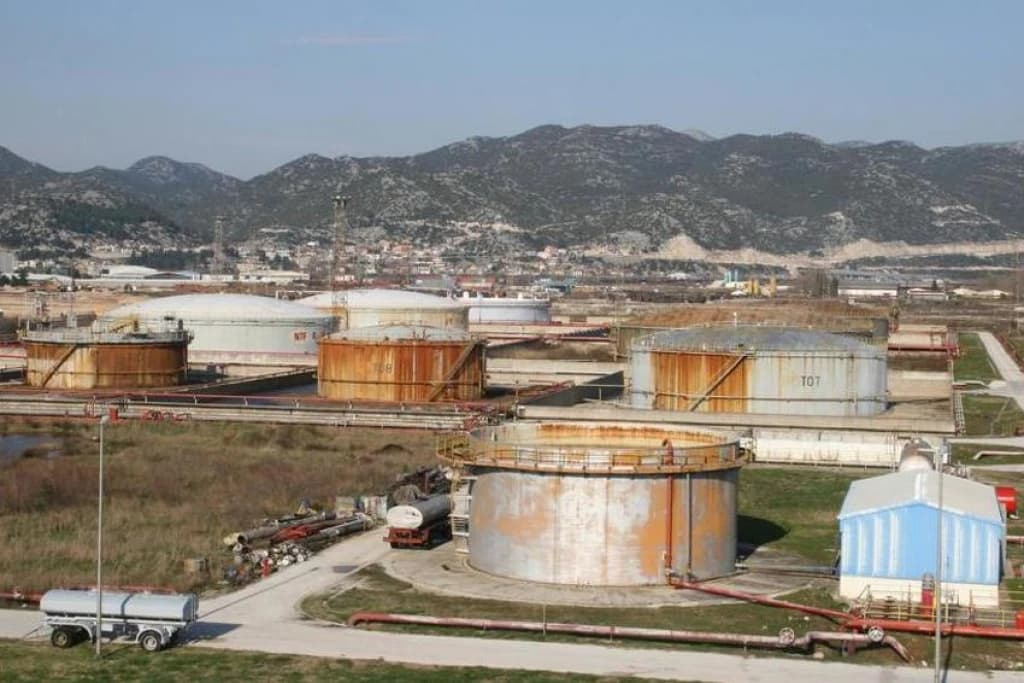 Naftni terminali FBiH u Pločama