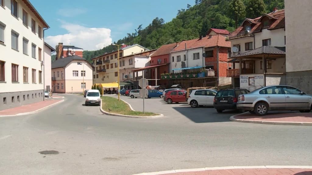SDA, DF, SBB i SzBiH: Pored negiranja genocida, u Srebrenici se i spomenici žrtvama fašizma pokrštavaju