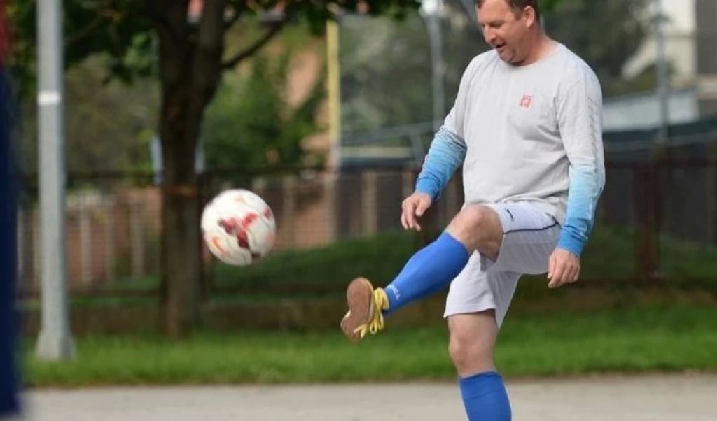 Iz očaja u ekipu uvrstili 52-godišnjaka, on zabio hat-trick
