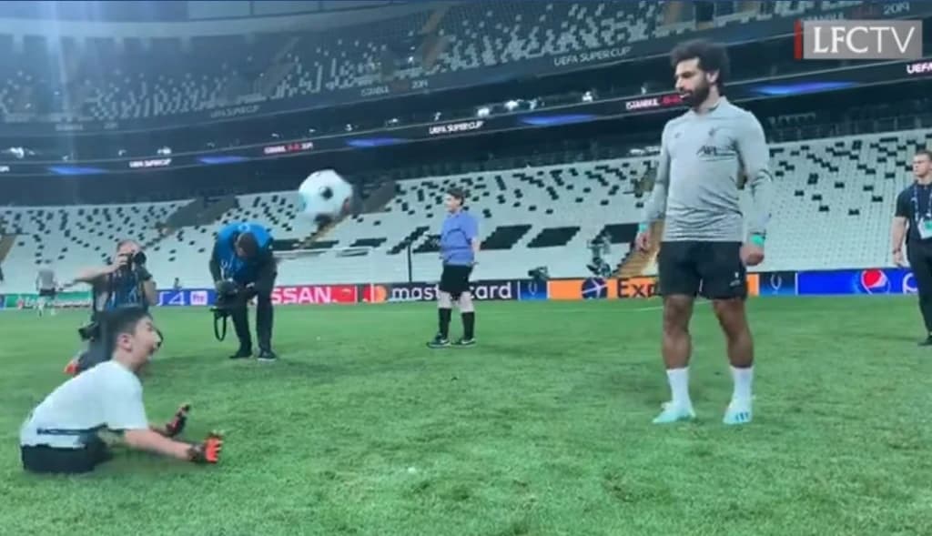 Oduševio svijet: Mo Salah trenirao sa dječakom kojem su amputirane obje noge