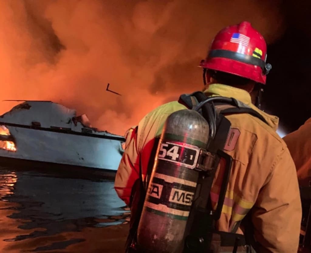 Kalifornija: Brod potpuno izgorio