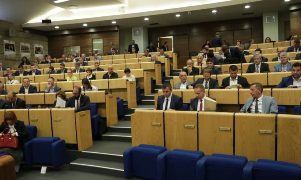 Zastupnički dom FBiH: "Pao" dnevni red jedne sjednice, započela druga