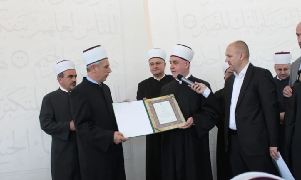 Reis Kavazović uručio Muraselu prvom muftiji Bošnjaka u Zapadnoj Evropi