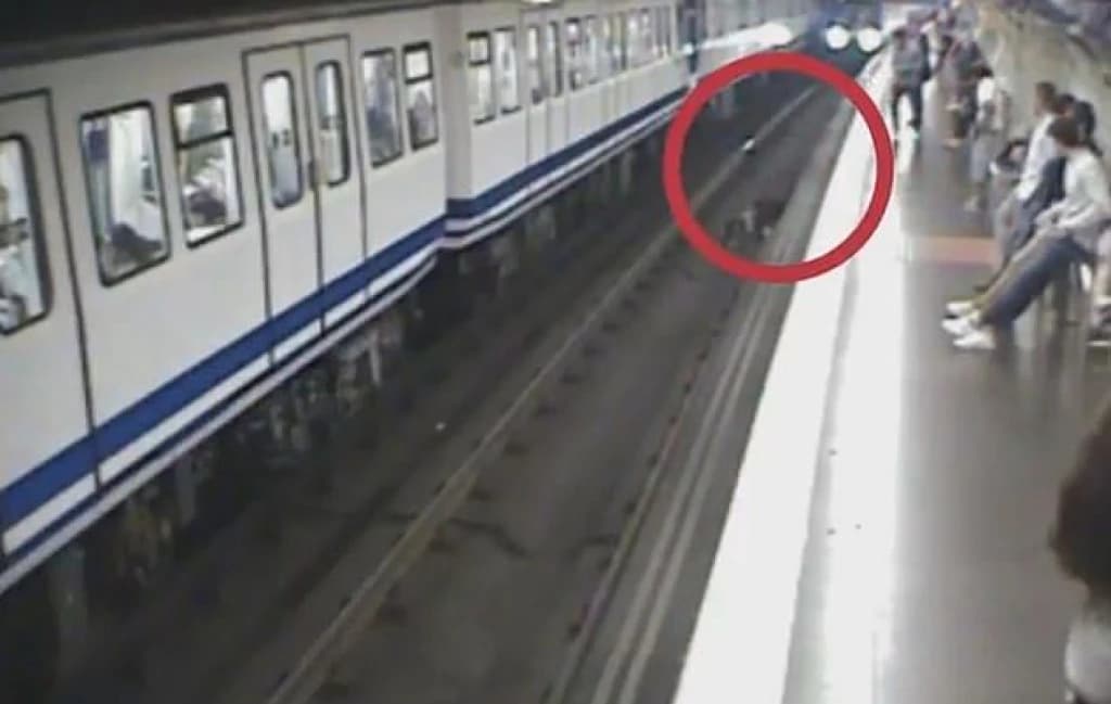 Nadzorna kamera snimila stravičan trenutak u metrou